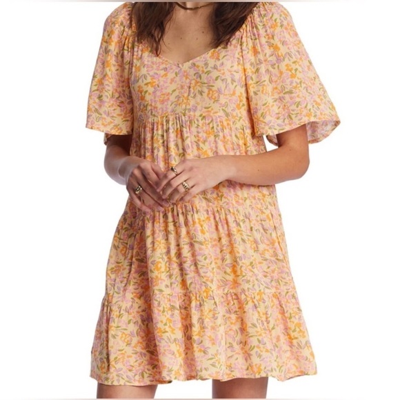Billabong Dresses & Skirts - Billabong Take a Chance Printed Tiered Baby-Doll Dress size large
